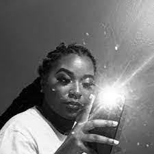 Alona Washington's Instagram, Twitter & Facebook