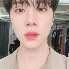 NOTICE] 오늘 밤 10시에 브이앱에서 만나요❤️😬🖤 ‪#김동한 #KIMDONGHAN ‬