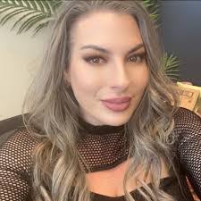 Samantha Aragon's Instagram, Twitter & Facebook