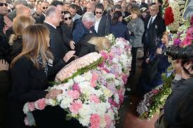 Mina başaran ve arkadaşları için cenaze töreni düzenlendi. Mina Basaran Ve Iki Arkadasinin Cenazesine Gelenler Cami Avlusuna Sigmadi Son Dakika Haberler