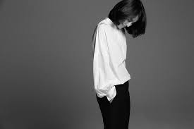 石田ゆり子 yuriko ishida s instagram profile post 半年くらい前に撮ってもらった写真 マチネのポスターを撮ってくれたニューヨーク在住天才カメラマン 自称 オガタ氏によるものです いつもありがとう 天才かも 石田ゆり子 石田ゆり子 ファッション 石田