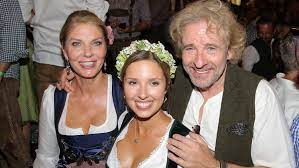 Thomas gottschalk übernimmt von joko winterscheidt : Thomas Gottschalk Uberraschendes Vatergluck Mit 70 Intouch