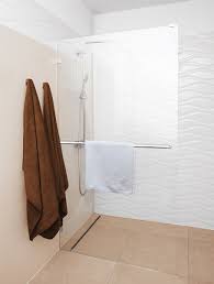 Ein badezimmer mit einer dusche muss keineswegs immer mit fliesen aufgebaut werden. Galerie Begehbarer Duschen Ratgeber Tipps Saxoboard