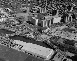 The francis cabrini rowhouses and extensions were south of division street, bordered by larrabee street to the west. Cabrini Green Homes Wikipedia