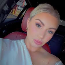 Hello moms! Looking for some recommendations for a Christmas photography  mini session in the area. Appreciate the help!