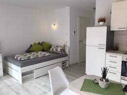 Es gibt zwar nicht besonders viel platz, aber mit ein paar kreativen einrichtungsideen lässt sich ein sehr gemütliches zuhause mit kurzen wegen gestalten. Ab Juli 2018 Moderne Moblierte 1 Zimmer Wohnung Im Herzen Von Ludwigsburg 1 Zimmer Wohnung In Ludwigsburg Mitte
