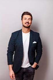Doch nach dem lernen geht es ans eingemachte: Let S Dance 2021 Nicolas Puschmann Prince Charming Im Portrat