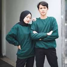 Baju sweeter model sekarang yang lenganya bolong, model sweater rajut terbaru, sweater cewek bahan rajut, switer yang ada jempolnya, switer rajut masa kini, sweater jempol, sweater wanita lubang jempol, baju model sweater roundhand, switer ada lobang jempol rajutan untuk cewek, contoh baju switer rajut yang ada lubang di jempol, sweater rajut wanita terbaru, sweater lubang. Katalog Harga Sweater Couple Terlengkap Juli 2021 Di Indonesia