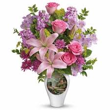 This thomas kinkade christmas centerpiece floral arrangement is enhanced by lights, music and a rotating train, the village centerpiece is imbued with the spirit and joy of the holiday season. 14 Thomas Kinkade Vases And Floral Ideas Thomas Kinkade Floral Thomas