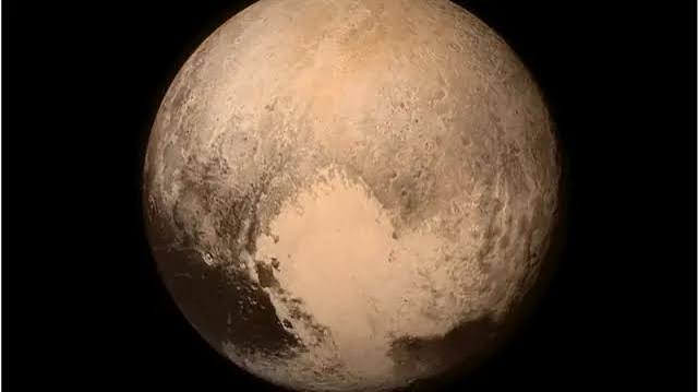 Fue una decisión terrible”: por qué quitarle a Plutón el estatus de planeta sigue causando debate - BBC News Mundo