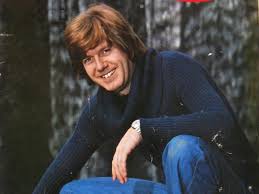 Claudio lippi (born 3 june 1945) is an italian television presenter, actor and singer. Claudio Lippi Biografia Discografia Canzoni Video Testi