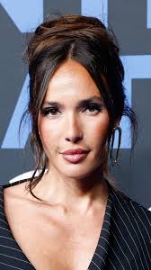 👉 La influencer Ana Moya ha sido duramente criticada tras compartir sus  redes los 'daños' que ha causado la DANA en su casa., 🍂 "La piscina, el  jardín... está todo fatal de hojas”, Sus seguidores le ...