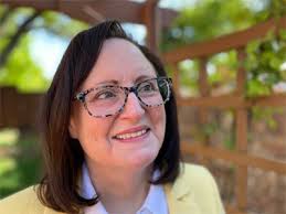 Meet Robin LeoGrande