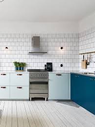 Kitchen Cabinet Molding Decor Ideas Kitchencabinet Kitchencabinet Kitchen Cabinet Defin Two Tone Kitchen Cabinets Kitchen Renovation Kitchen Cabinet Trends
