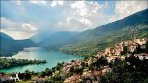 Abruzzo is located in central italy and stretches from the heart of the apennines to the adriatic sea, on a mostly mountainous and wild terrain. Barrea Parco Nazionale D Abruzzo Abruzzen Italien