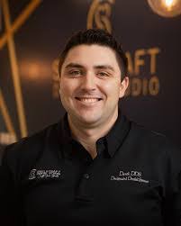 Derek Perez's Instagram, Twitter & Facebook