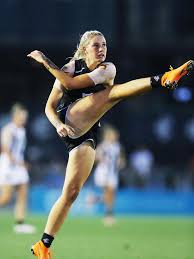 Tayla harris of the blues kicks the ball during the 2019 nab aflw round 07 match between the recently we published an image of aflw player tayla harris. Aflw Tayla Harris Photo And Trolls Channel 7 Criticised Herald Sun