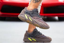 As the uppers are a bit more on the rigid side, the v3s tend to feel a bit tight. Best On Foot Shots Of The Yeezy Boost 700 Mauve Sneaker Freaker