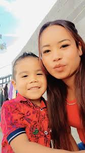 Tengo una bolsa llena de ropa de niño la mayoría es 12 meses, trae un par  de tenis una canguera, muchas camisetas, pantalones y mamelucos para el  frío $200 por todo