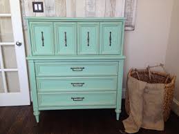 Well first make the color green by mixing yellow and blue then add white to make mint green. 20 How To Mix Paint Colors To Make Mint Green