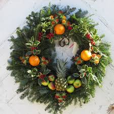 The diys mentioned below are easy and wouldn't take more than an hour each. Christmas Decorations In Colonial Williamsburg Cynthia Howerter