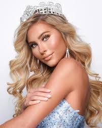 Victoria Duke's Instagram, Twitter & Facebook