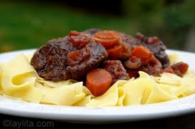 Recette De La Daube Provencale Un Ragout Typique Du Sud De La France A Base De Viande De Bœuf Cuisinee Dans Du Vin Rou Daube Provencale La Daube Recette Daube