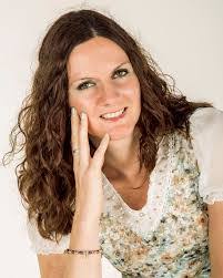 Lisa Cutts's Instagram, Twitter & Facebook