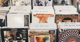 April 2021 indie next list inspired recommendations from indie booksellers. Indie Rock Geschichte Bands Songs Und Playlists Herzmukke