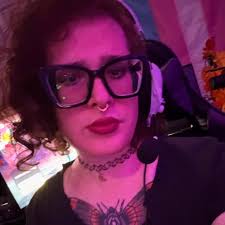 Do you want the house tour? (We just want to show you our Alani fridge) 😌💕