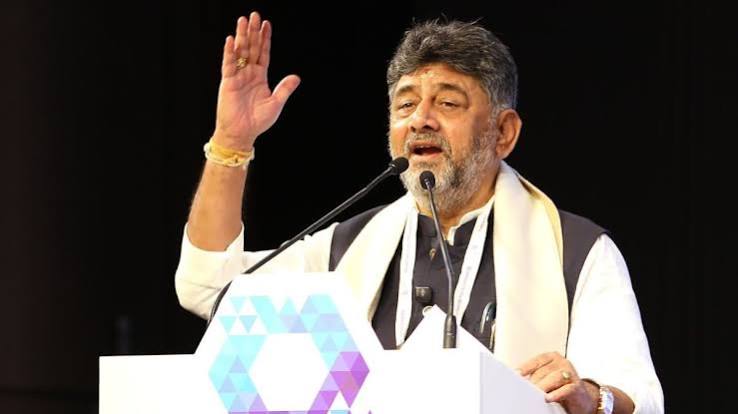 some of us don't even agree to share power Congress leader DK Shivakumar in delhi -'कई लोग तो पावर ही शेयर नहीं करना चाहते, कहीं बिना नाम लिए सिद्धारमैया को तो नहीं