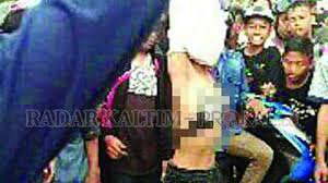 Stiker whatsapp wanita lepas baju / baju murah kota bharu kota bharu 2021.wanita tersebut mulanya diduga menjadi korban pemerkosaan. Lihatlah Kalah Taruhan Cewek Alay Lepas Baju Di Depan Banyak Cowok Page 2 Daerah Jpnn Com