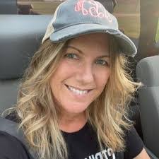 Tara Lloyd's Instagram, Twitter & Facebook