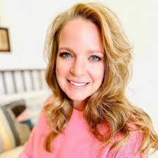 Misty Norris's Instagram, Twitter & Facebook