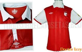 Bukan hal yang sulit untuk menemukan jersey bola karena bisa ditemukan dengan mudah di toko selain kaus bola, anda perlu membeli beragam perlengkapan sepak bola lainnya seperti sepatu. Cara Merancang Jersi Bola Sepak
