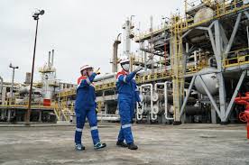 Pt pertamina (persero) refinery unit iv cilacap merupakan industri hilir (downstream) yang mengembangkan potensi sumber daya alam yaitu minyak dan gas bumi di sektor pengolahan dan. Pertamina Lakukan Lifting Perdana Pertalite Kilang Cilacap Republika Online