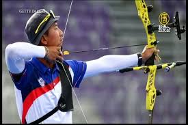 He won a bronze medal in the men's team recurve at the 2015 asian championships, and also competed as a member of chinese taipei's archery squad at the 2016 summer olympics. 4j5fqcli00hcvm