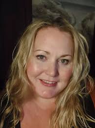 Mum creates jaw-dropping Christmas window displays for just £10