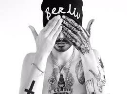 See more ideas about bill kaulitz, tokio hotel, tokio. Yvi On Twitter Billyisnotok Billkaulitz Tokiohotel Tattoos Dreammachinetour2017 Dreammachineworldtour