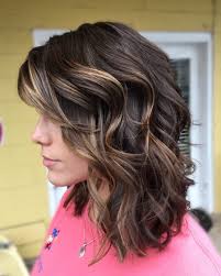 The full hair is in soft layers with the front locks ending just above the eyebrows, swept to one side. 23 Perfect Medium Hairstyles For Square Faces In 2021