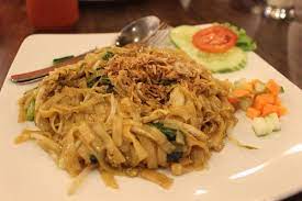 Kwetiau goreng asalnya dari makanan khas tiongkok yang populer di indonesia. Kwetiau Goreng Wikipedia