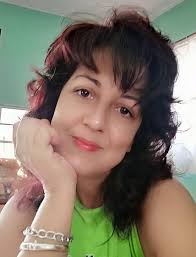 REVELACIONES” 5 curiosidades de: YAZMÍN GÓMEZ 1️⃣ Me encanta la orfebrería.  ☺️ 2️⃣ Me hubiera gustado ser directora de orquesta.🎼🎻 3️⃣ Me encantaría  ser dueña de un pedazo de mar y un