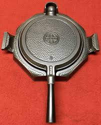 Griswold 8 Hammered Cast Iron Waffle Iron Cast Iron Iron Waffle Iron