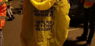 Dans la nuit du 17 au 18 novembre, quelque 3 500 personnes sont restées mobilisées sur 87 lieux différents, selon des déclarations du ministre de rebelote ce 18 novembre ? Au Moins 282 000 Gilets Jaunes Sur Les Routes 1 Mort Et 227 Blesses