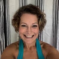 Karen Kinsman's Instagram, Twitter & Facebook