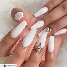 Fancy White Matte Coffin Nails With Rhinestones Coffinnails Coffinnailshape Whitenails Mattenails Rhinestone Nails White Nail Designs Coffin Nails Designs
