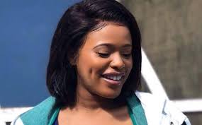 On the same day she responded to one of her old tweets about being single and she gave her fans an update on her relationship status. Zalebs