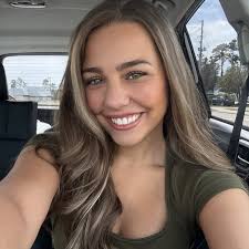 ALYSSA HALCOMB (@llyssanicholee) • Instagram photos and videos