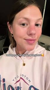 Hannah Shekey's Instagram, Twitter & Facebook