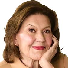 One year ago tonight… Kelly Bishop launched her memoir The Third Gilmore  Girl at the 92nd Street Y and the surprise “Special Guest” was her onscreen  daughter Lauren Graham. I was watching